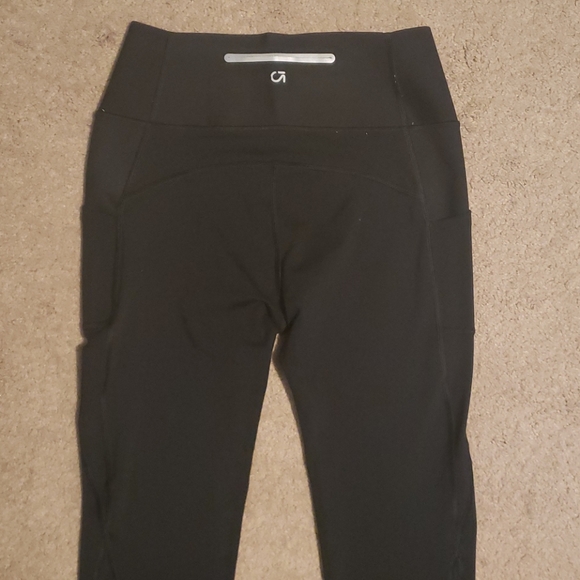 🟢2/$35🟢 Gap capri leggings - Picture 3 of 4